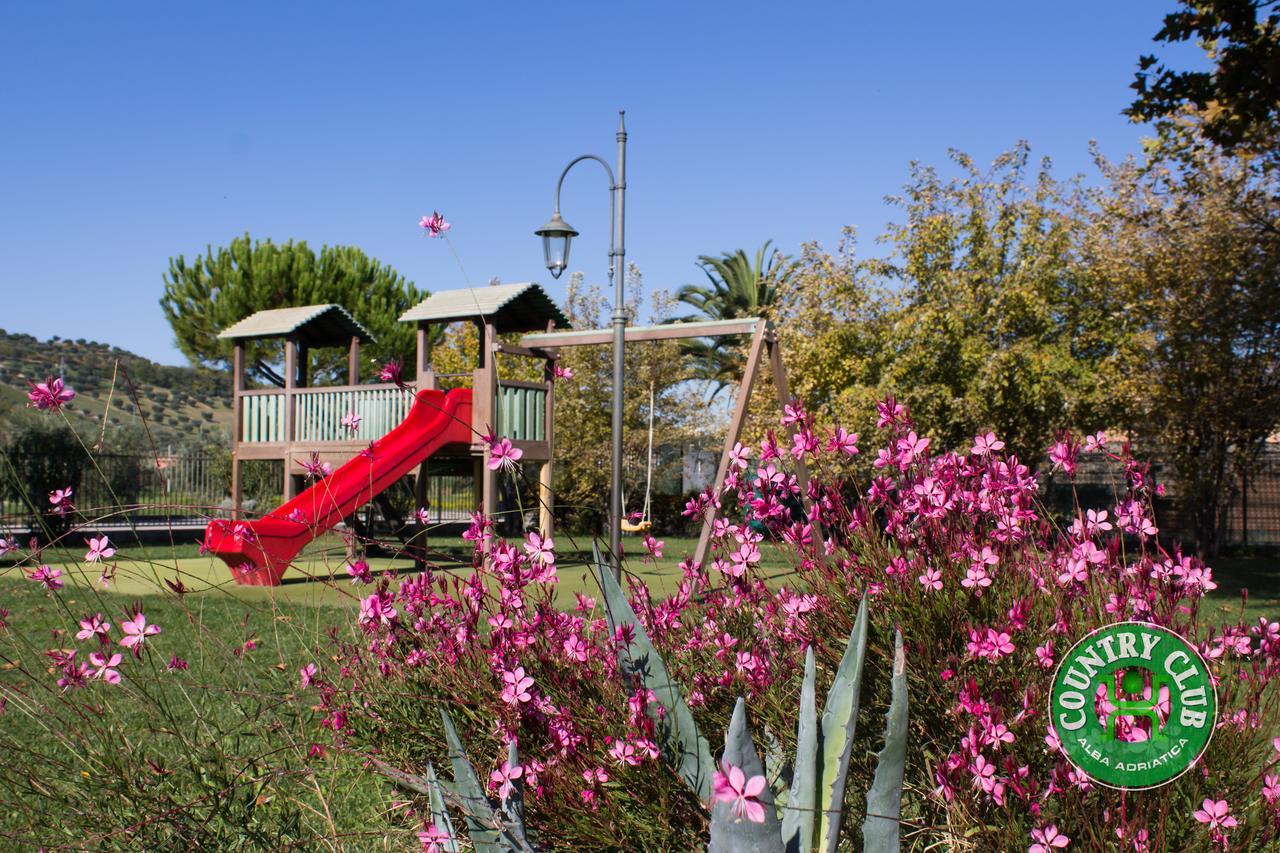 Bed and Breakfast Country Club Sport Alba Adriatica Esterno foto