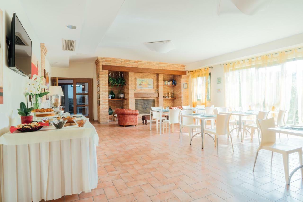 Bed and Breakfast Country Club Sport Alba Adriatica Esterno foto